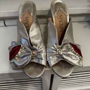 Vintage lips silver heels